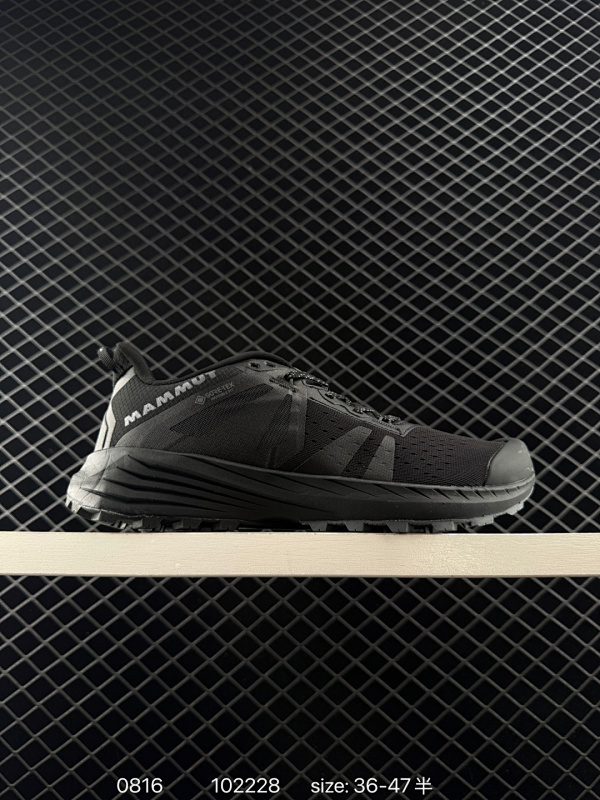 140 MAMMUT猛犸象 Saentis TR Low GTX  舒适百搭防滑耐磨 低帮跑步鞋  MAMMUT最轻便的防水越野跑鞋是您中短途山地跑步的选择 具有高抓地力的鞋底和4毫米的中底后跟前掌差