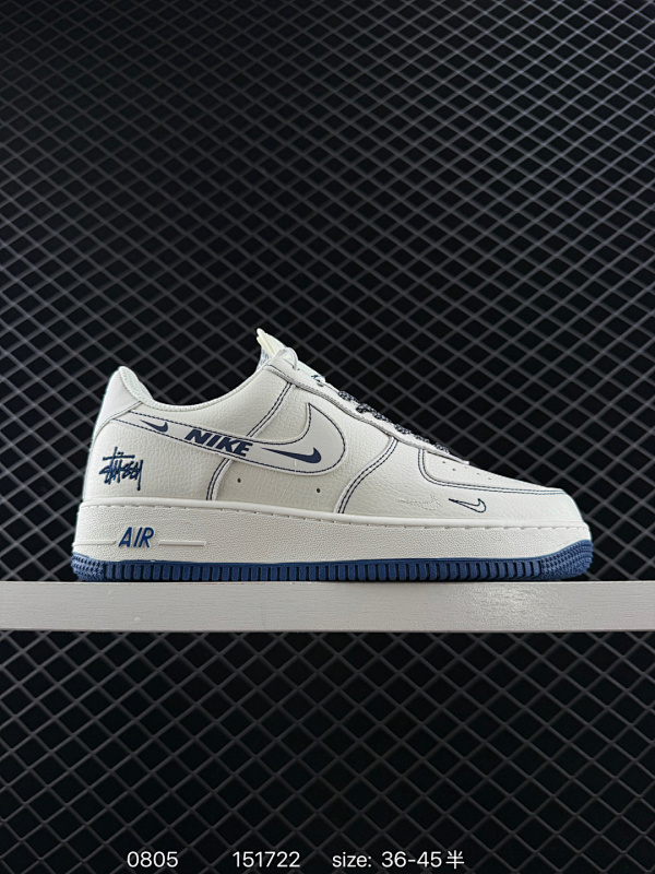 110 耐克 Nike Air Force 1 ’07 空军一号低帮百搭休闲运动板鞋。柔软、弹性十足的缓震性能和出色的中底设计，横跨复古与现代的外型结合，造就出风靡全球三十多年的Force 1，直到今