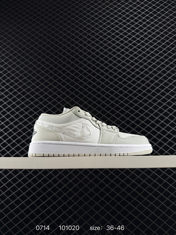 100 Air Jordan 1 Low 低帮 黑白棕 AJ1 乔丹1代 aj1 乔1 低邦 黑白棕 男女同款 乔丹篮球鞋系列 整体以黑色、米白色、棕色三个色调为主，鞋身整体采用黑色皮革打造，搭配米白