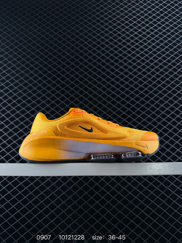 140 耐克NIKE VERSAIR 飞线减震颗粒跑步鞋采用最新纳米颗粒缓震科技跑鞋款式，后跟半透明可见填满的BOOST，与PumA之前的JAmmING 缓震相似，鞋底内部置入无数颗TPE颜色小球 当