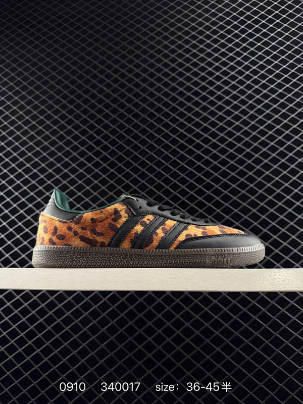 85 阿迪达斯 德训鞋 ADIDAS ORIGINALS SAMBA OG SHOES 经典运动鞋小白鞋「T头鞋」男女鞋 彰显休闲摩登风情的时尚经典鞋。它诞生于50年代的足球场，随后走向街头和秀场。a