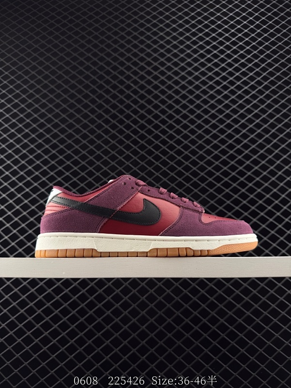 130 耐克NIKE DUNK LOW 扣篮系列 复古低帮休闲运动滑板板鞋采用脚感柔软舒适ZoomAir气垫有效吸收滑板等极限运动在落地时带来的冲击力 为街头运动者们提供更好的保护 货号：IB6399