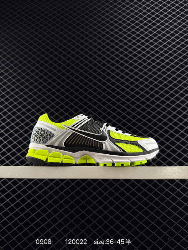 110 真标✅耐克NIKE V2K RUN跑步鞋复古风潮 网面透气运动鞋 灰银紧致的鞋面材质提供良好的包裹性鞋侧 Swoosh以及鞋头部分搭配增添不少亮点的镀铬细节鞋垫上印有Bill Bowerman