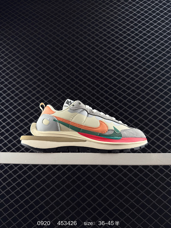 130 Sacai x Nike VaporWaffle 圆头舒适 低帮 生活休闲鞋 男女同款 - 鞋头设计：采用圆头设计，能够为脚趾提供较为充裕的空间，避免挤脚，穿着更加舒适，同时也使鞋型看起来更加