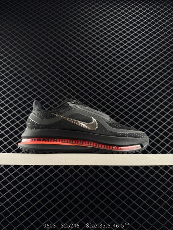 230 NIKE PEGASUS PREMIUM跑步鞋  使用了新型的缓震材料 脚感偏韧 后跟有加厚的海绵填充 鞋子前掌和后掌做了加宽设计  增加了跑步时的稳定性