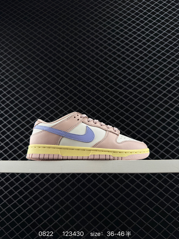 150 NIKE DUNK SB LOW 全新配色 解构系列 定制Dunk SB顾名思义，具有经典的Dunk血缘，又注入了更多的时尚元素。相较于普通的Dunk滑板鞋，改良版的Dunk SB加厚了鞋舌的