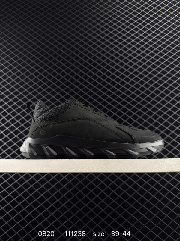 190 ECCO爱步运动男鞋 25年新款百搭跑步健身鞋  健步BIOMC25周年全新款式  鞋面采用迪尼玛牛皮 轻盈柔韧耐磨 提供抗撕裂性能 自然律动科技 符合人体工学鞋楦 贴近足部形态  穿着更舒适