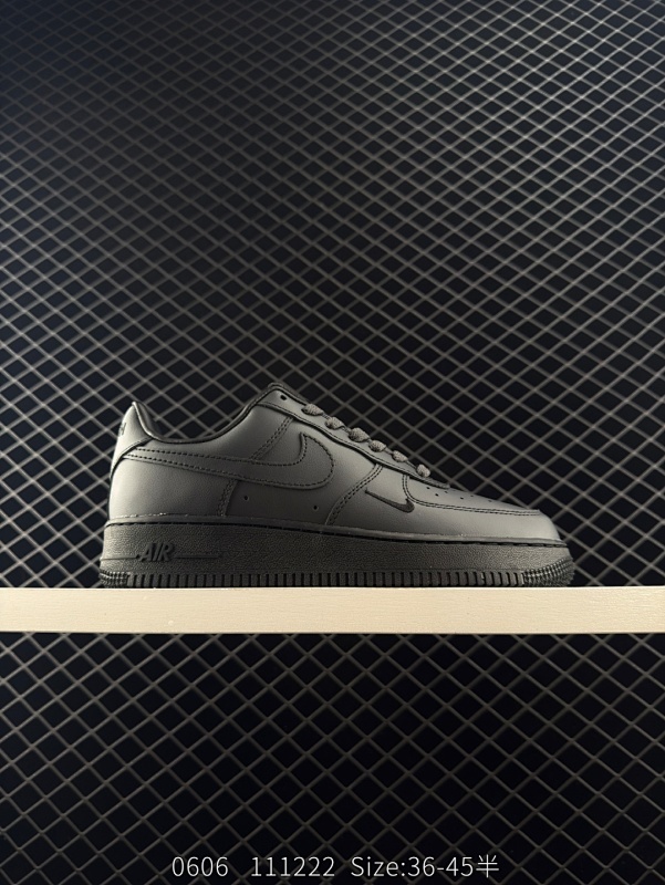 110 真标✅耐克Nike Air Force 1“07空军一号低帮百搭休闲运动板鞋。柔软、弹性十足的缓震性能和出色的中底设计，横跨复古与现代的外型结合，造就出风靡全球三十多年的Force 1。 货号
