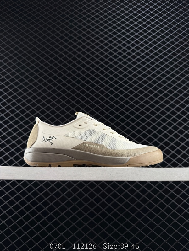 130  Arcteryx始祖鸟 Konseal LT 轻量舒适防滑低帮登山攀岩鞋 Konseal LT是始祖鸟专为竞技攀岩和高难度技术路线设计的轻量级攀岩鞋，以极致精简的重量和精准贴合的性能，