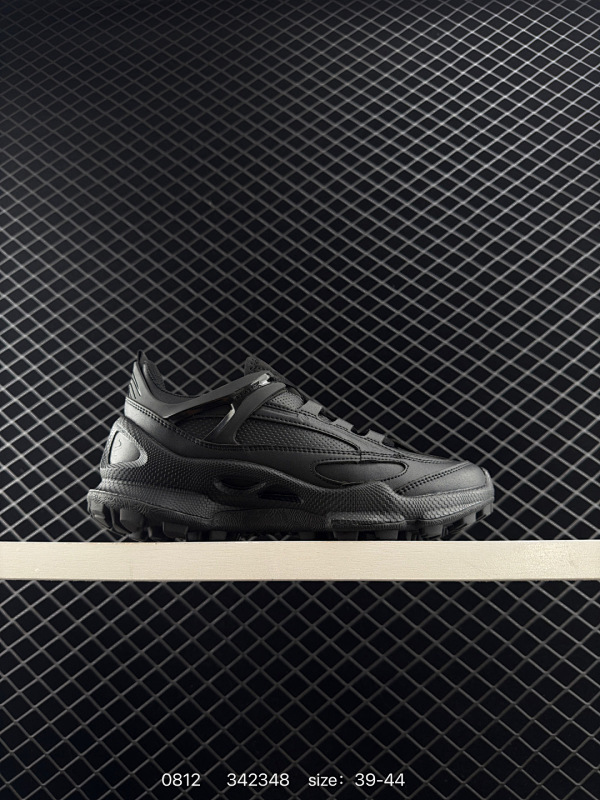 240 ECCO爱步 休闲运动鞋男 防水透气跑步鞋 健步BIOM2.1越野 鞋面采用GORE-TEX防水薄膜内衬，提供透气性与防水性 鞋内透气，防外水进入 穿着舒适 自然律动科技鞋楦 符合人体工学，带