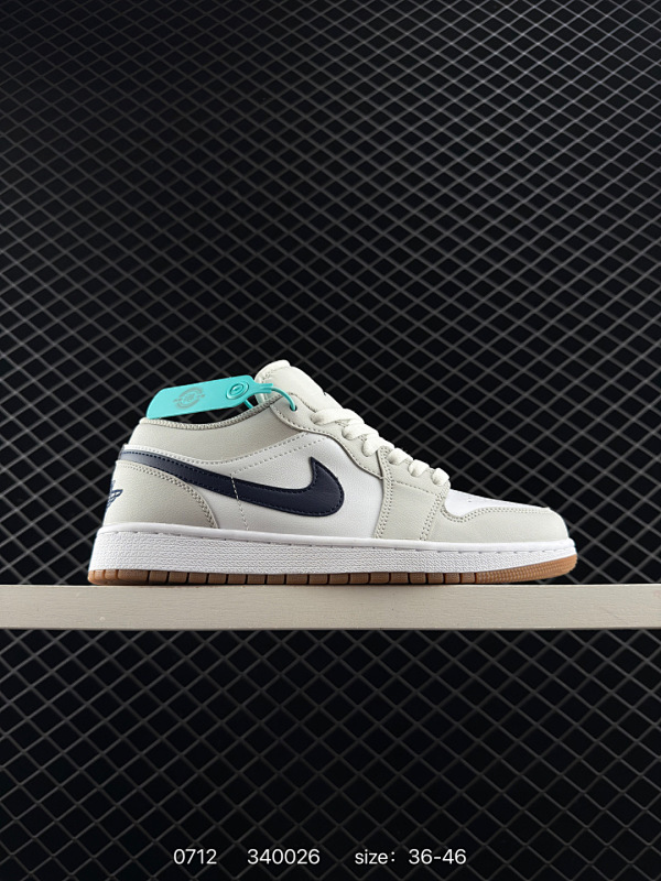 130 【真标】耐克 乔丹Air Jordan 1 Low AJ1 乔1 乔丹1代aj1 低帮复古文化休闲运动篮球鞋。从1985 年面世的元年款汲取设计灵感，采用简洁大方的经典外观，熟悉中带一抹新颖。