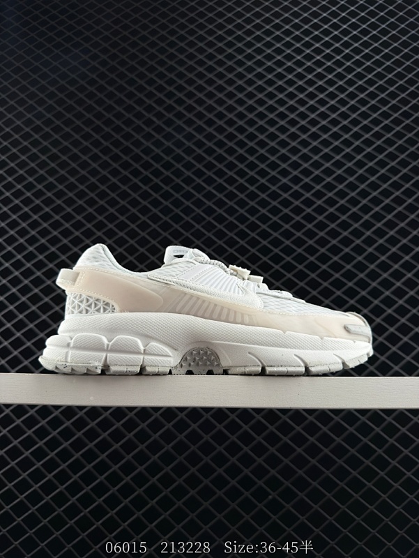 140 NIKE Zoom Vomero  ROAM  佛莫罗系列经典复古休闲运动慢跑鞋   货号：HJ4646 700 Size：36-45带半码 编码：213228  详情          ¥