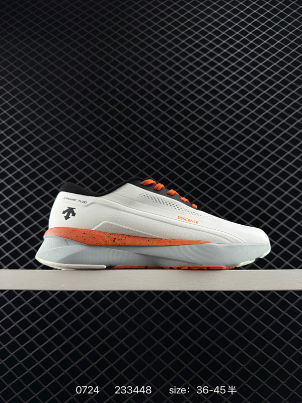 240 迪桑特DESCENTE 系列 DFLUID2.0 时尚舒适百搭耐磨低帮跑步鞋，前后掌搭载DFLUID应变流科技，动态化解冲击力，CARBON-SHELL足弓稳定科技，保障落地稳定性。大网眼工程