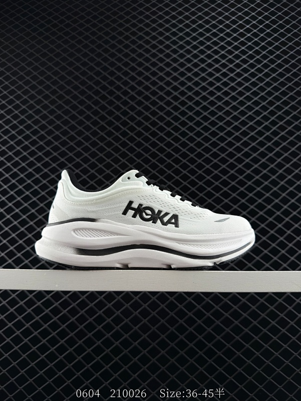 130 小红书推荐HOKA W BONDI 9全新配色 这个品牌来自于新西兰的毛利语，HOKA表示大地，ONE ONE表示飞越，连起来就是飞越地平线，ONE ONE不是读作“万万”，正确读法是“欧尼欧