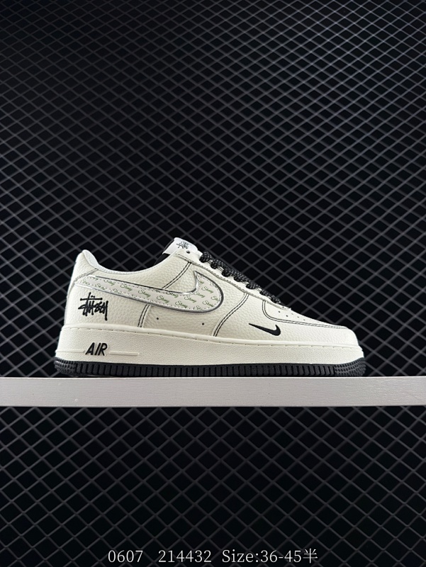 160 耐克Nike Air Force 1 Low  空军一号低帮百搭休闲运动板鞋。柔软、弹性十足的缓震性能和出色的中底设计，横跨复古与现代的外型结合，造就出风靡全球三十多年的Force 1。 货号