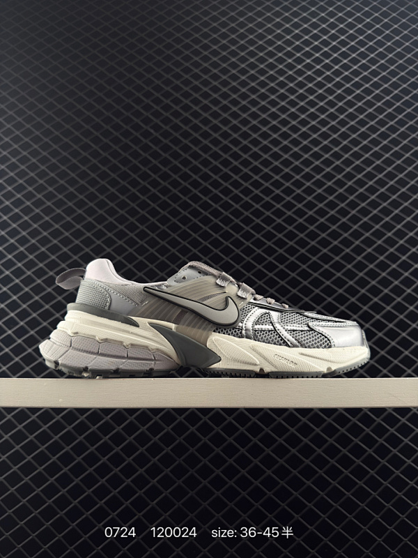 120 真标✅耐克NIKE V2K RUN跑步鞋复古风潮 网面透气运动鞋 灰银紧致的鞋面材质提供良好的包裹性鞋侧 Swoosh以及鞋头部分搭配增添不少亮点的镀铬细节鞋垫上印有Bill Bowerman