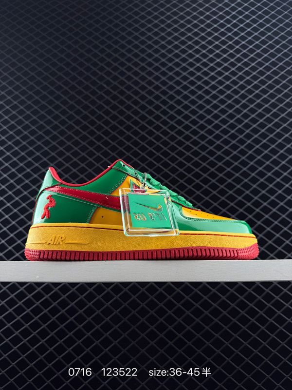 110 公司级✅耐克Nike AIR FORCE 1‘07 空军一号低帮百搭休闲运动板鞋。柔软、弹性十足的缓震性能和出色的中底设计，横跨复古与现代的外型结合，造就出风靡全球三十多年的Force 1。