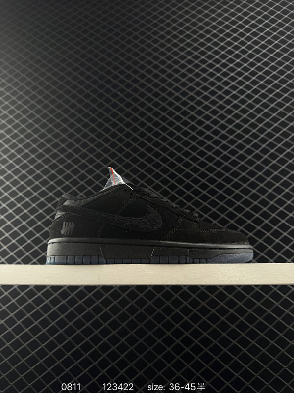 110 Nike SB Dunk Low "Big Money Savings" 耐克 SB 低帮 棕灰浮雕 采用了棕灰蓝色的主色调，融合了麂皮、麻布和罗纹面料等多种材质，呈现出一种复古而狂野的感觉。