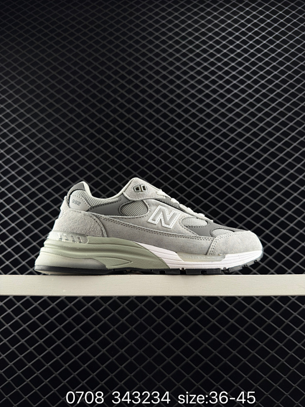 140 New Balance新百伦NB Made in USA MR993系列美产血统经典复古休闲运动百搭老爹跑步鞋 采用台产猪巴革及透气网眼材质 6层组合底模 缓震中底 超级碳胶耐磨外底 货号:M
