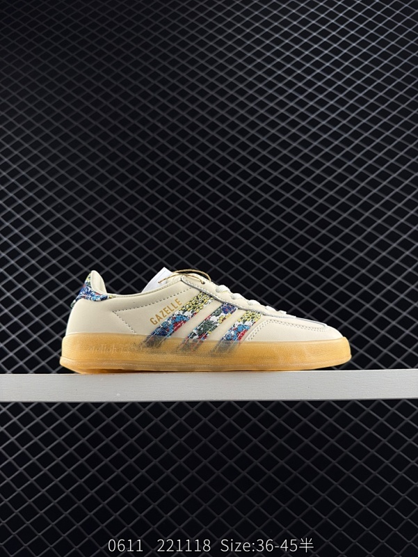 90 阿迪达斯Adidas Originals Gazelle Indoor 三叶草复古防滑耐磨低帮板鞋 鞋款采用柔软的绒面革和耐用的皮革衬里融合在橡胶外底上 货号：JP5309 尺码：36 36.5