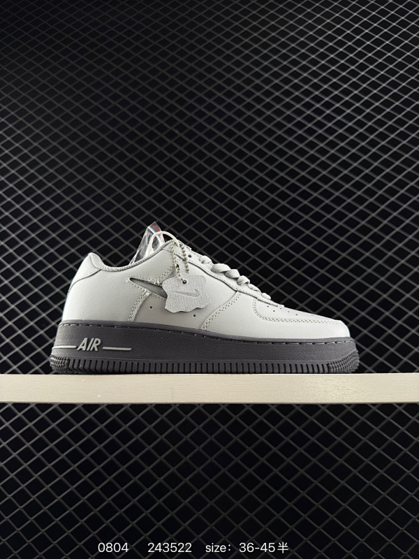 110 耐克 Nike Air Force 1 ’07 空军一号低帮百搭休闲运动板鞋。柔软、弹性十足的缓震性能和出色的中底设计，横跨复古与现代的外型结合，造就出风靡全球三十多年的Force 1，直到今