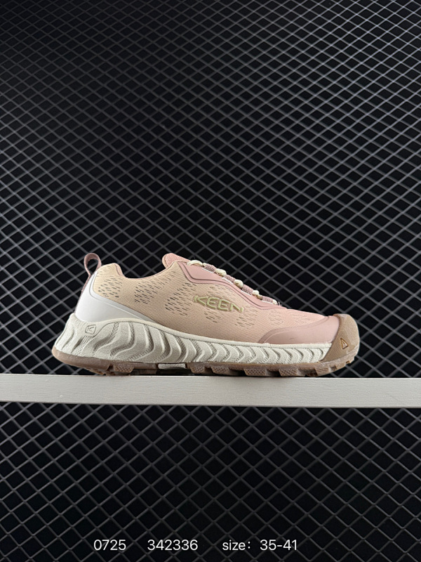 180 KEEN科恩 NXIS EVO WP 户外运动低帮防水透气徒步鞋 网面与TPU覆盖增加耐久性舒适透气的纺织衬里提升穿着体验KEEN.DRY防泼水 透气膜包裹着简约时尚造型的鞋身使穿着者可以在山