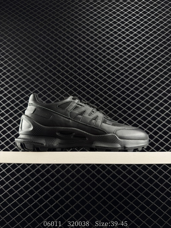 190 ECCO爱步 百搭休闲款跑步休闲鞋 精选鞋面走线工整 清晰质感 原单品质 采用ECCO家族工艺 高端时尚 简约大气 防滑舒适 时尚运动 货号：8032545 1094 尺码：39-45 编码：