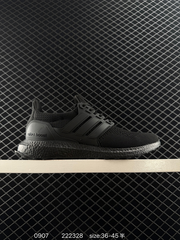 140 阿迪达斯Adidas Ultraboost 1.0 BOOST全掌真爆 耐磨缓震休闲运动跑鞋 采用网材搭配反光皮革鞋面 配上Stretchweb网格外底 提供非凡穿着体验 一体化编制鞋身被赋予