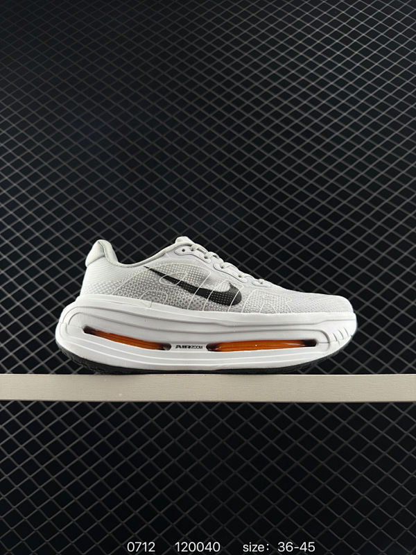 200 公司级✅Nike VOMERO PREMIUM 耐克 舒适减震防滑 低帮跑步鞋 全掌ReactX泡绵中底 前掌和后跟还配备了Air Zoom气垫单元 据说跑起来更快更舒适哦 这次最大的升级点