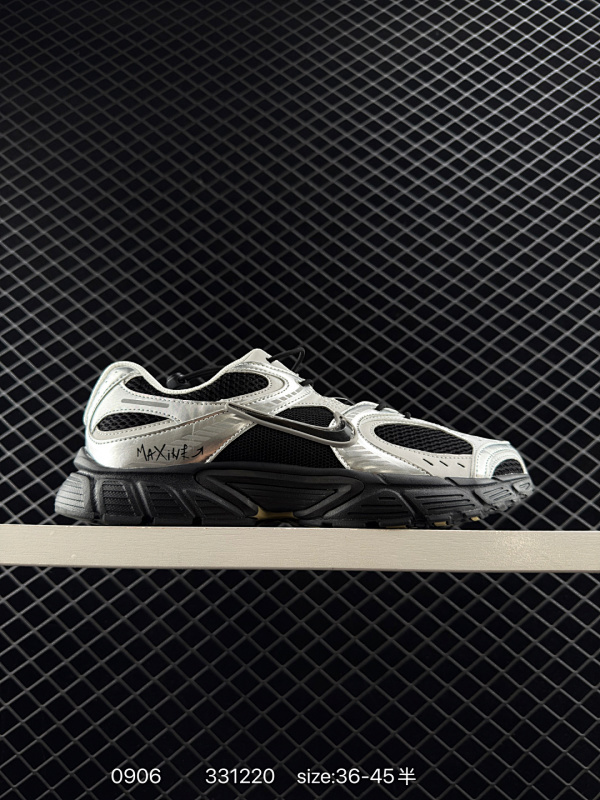 100 耐克（NIKE）2025年新款 NIKE V5 RNR 轻量缓震支撑休闲鞋 舒适防滑耐磨低帮复刻运动鞋 厚底增高老爹鞋 HJ5228-003经典设计与现代工艺完美结合，带来舒适脚感与潮流外观。