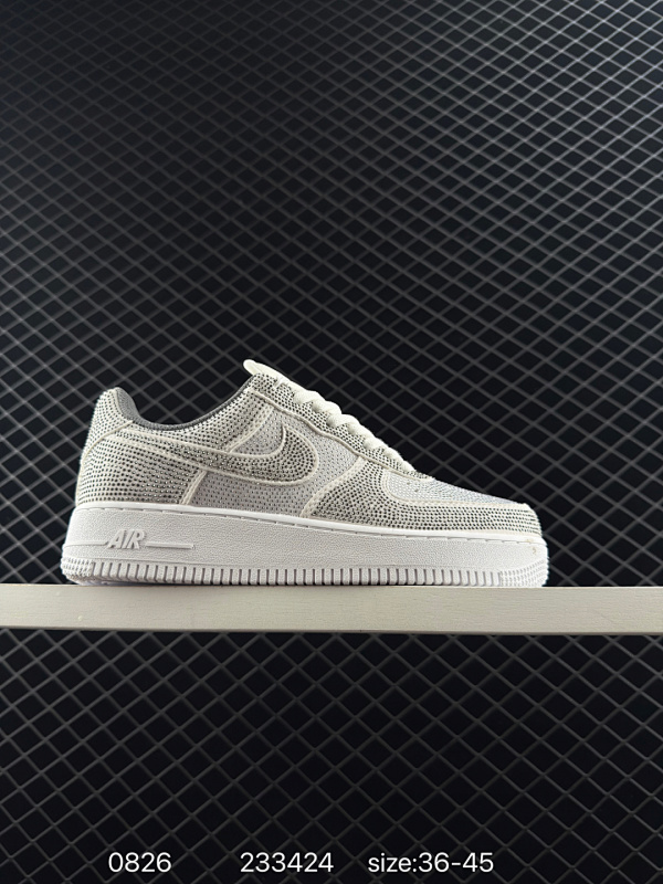 120 耐克Nike Air Force 1 Low 空军一号低帮百搭休闲运动板鞋 柔软、弹性十足的缓震性能和出色的中底设计，横跨复古与现代的外型结合，造就出风靡全球三十多年的Force 1，直到