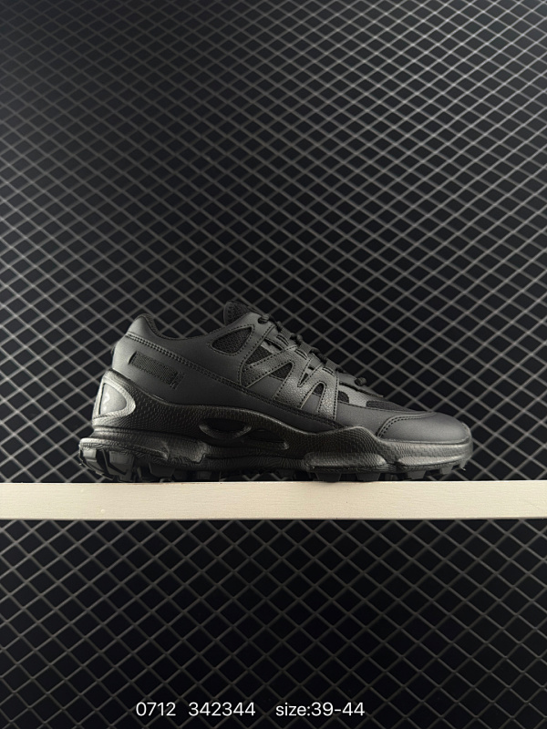 240 eCCO采用全头层软牛皮革鞋面材质，轻盈发泡橡胶鞋底，运用直接注塑Phorene中底,一体成型长效缓震，锯齿防滑耐磨橡胶大底❗️北欧丹麦品牌 爱步ECCOMen“s Sports Runnin