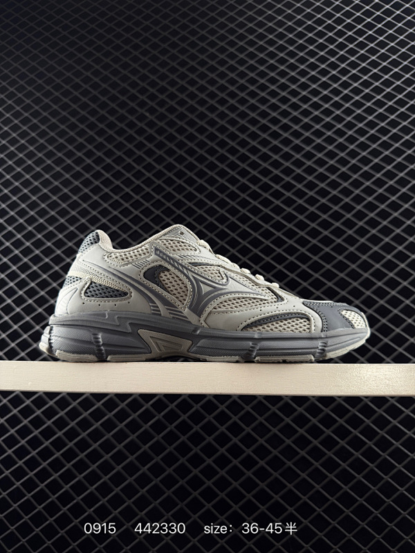 150 Mizuno Racer S 复古做旧运动舒适 网布耐磨透气 低帮跑步鞋 男女同款 银灰色 美津侬是日本美津浓株式会社于1906年创立的运动品牌经过一个多世纪的不断努力现已成为世界著名的运动器