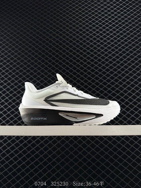 150 Nike耐克 Zoom Fly 6 马拉松运动缓震跑步鞋！ 保留经典马拉松鞋款造型双层材质鞋面飞线编织 网纱附面 兼顾包裹感以及透气性带来最佳的专业级跑鞋体验！ 货号：FN8454 100 尺