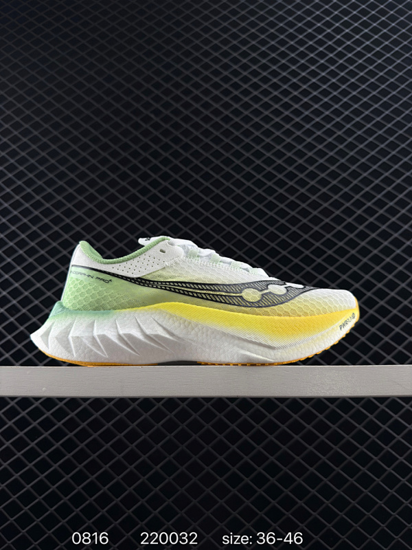 160 公司级✅SAUCONY索康尼 ENDORPHIN PRO4系列 男女低帮缓震跑步鞋  索康尼推出的跑鞋是一款外观激进但脚感舒适的跑鞋 采用了全新的中底设计和鞋面工程 保留了软弹脚感和稳定支撑