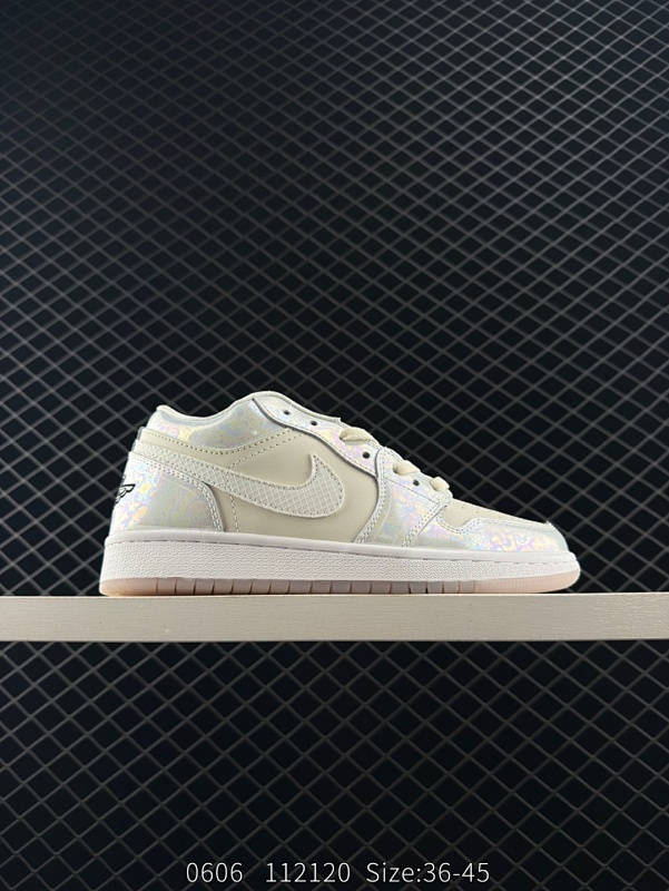 100 Air Jordan 1 Low SE CN 低帮 黑白反光勾 AJ1 乔丹1代 aj1 乔1 低邦 黑白勾 乔丹篮球鞋系列 鞋款整体以黑色皮革打造，搭配黑色皮革框架覆盖层，鞋身两侧Swoos