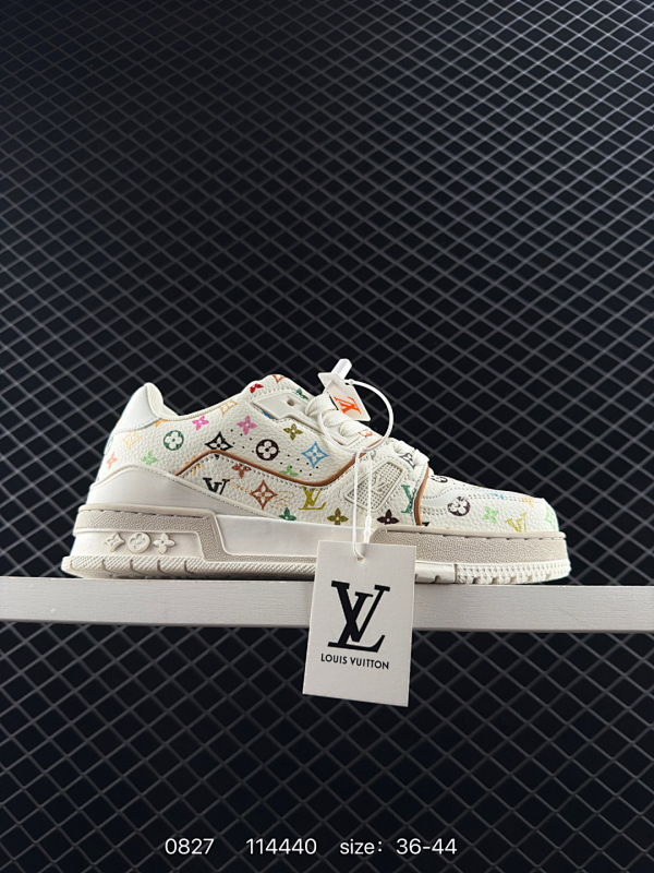 200 【公司级】路易威登 Louis Vuitton LV路易威登板鞋 时尚运动鞋潮厚底增高男女鞋。舒适防滑底和百搭性霸屏整个时尚娱乐圈，细节调整完美主义！采用柔软皮革拼接鞋面，独家开模大底， 侧边