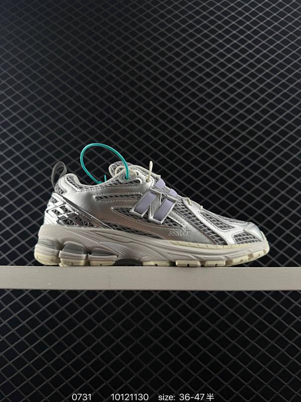 150 New Balance M1906AF NB宝藏老爹鞋款，复古元素叠加，质感超级棒，楦版型材料细节做工精细，货如实拍图 作为NB最经典的档案鞋型之一，与2002一样，1906有着NB最成熟的技