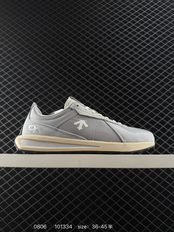 170 公司级✅DESCENTE迪桑特 CHRON TRAINER系列 运动休闲鞋 在经典CHRON鞋型基础上 融入经典训练鞋元素 单色皮革拼接鞋面 打造简洁的外观 加厚的EVA中底 带来全新的穿着体