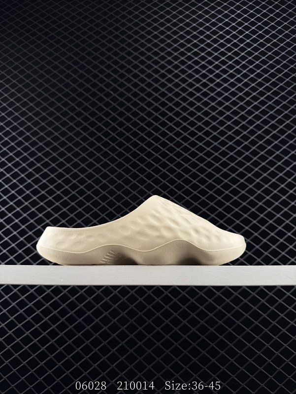 70 公司级✅New Balance NB HUP Comfort Slides NB新款 新百伦 HUP系列时尚一字拖鞋 货号：SUFHUPS3 尺码：36-45 编码：210014  详情