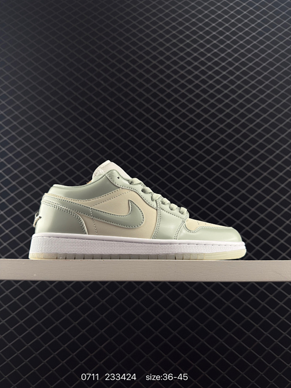 120 Air Jordan 1 Low SE "Seafoam" 低帮 海沫绿 AJ1 乔丹1代 aj1 乔1 低邦 绿色 乔丹篮球鞋系列 鞋身整体以米黄色皮革打造，搭配漆皮海沫绿框架覆盖层，质感拉