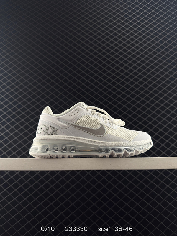 150 Nk Air Max 2013 复古透气网布气垫跑鞋  搭配全掌式 Max Air 气垫，为步伐注入充沛活力。半透明中底和外底，为整体造型画龙点睛，打造舒心时尚。 货号：555753-600、