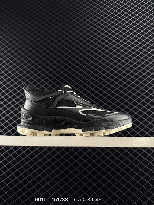 190 ECCO爱步 百搭休闲款跑步休闲鞋 精选鞋面走线工整 清晰质感 原单品质 采用ECCO家族工艺 高端时尚 简约大气 防滑舒适 时尚运动 货号：8032545 1094 尺码：39-45 编码：