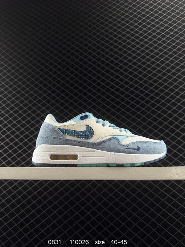 130 耐克 Nike Air Max 1 男女子运动鞋 从法国建筑中汲取设计灵感，兼具运动风范和时尚格调，是此系列起初搭载 Air 的鞋款。疾速外观、经典缓震配置和经典波浪形挡泥片，令这款运动鞋自
