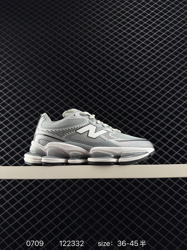 160 New Balance 新百伦 NB2000 网面休闲鞋  复古还要机能，NB官方重磅新品。一款融合复古设计与现代科技的跑鞋，以其经典的造型和舒适脚感，成为2025年复古潮流爱好的推荐单品。