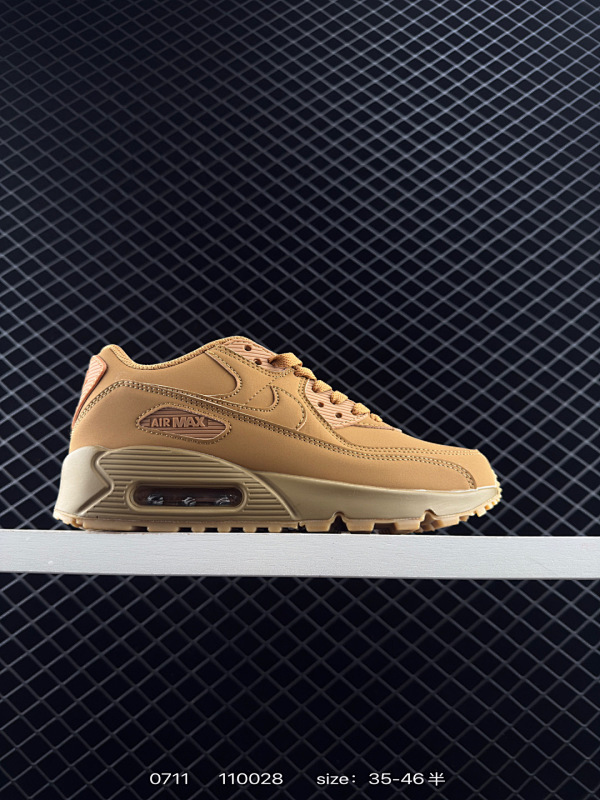 140 Nike Air Max 90气垫  全新配色 鞋身材质均选择皮革、织物、麂皮多种材质覆盖，保证质感的前提下，层次感也相当不错。细节方面，除了鞋舌的雪糕图案外，侧身半透明 Swoosh 也以果