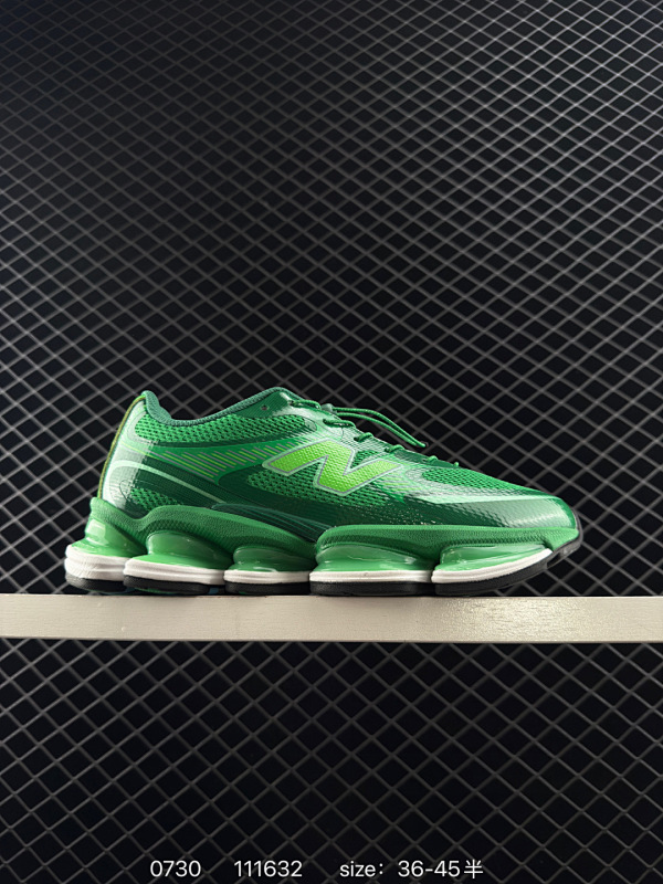 160 公司级✅新百伦 New Balance NB U2000EA 运动跑步鞋。此复刻经典鞋款，加入当下大热的户外元素，以曾经篮球鞋款型式样加以打造鞋款造型。编织鞋带以及加强稳固鞋底都提供机能支持，