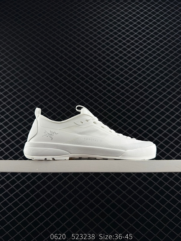 190 Arcteryx始祖鸟 Konseal Lt 徒步鞋 3D 成型橡胶鞋头保护脚趾，一体式鞋带系统提升包裹性，插角布鞋舌防止碎屑进入。  货号：077218-497208 GO 尺码：36-45