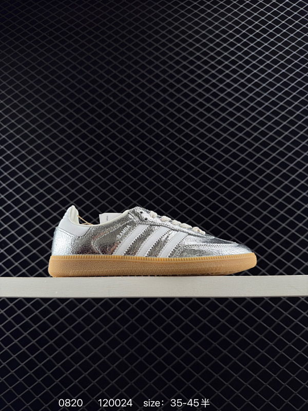 120 阿迪达斯 德训鞋 ADIDAS ORIGINALS SAMBA OG SHOES 经典运动鞋T头鞋」男女士板鞋 亮片  闪亮鞋面 彰显休闲摩登风情的时尚经典鞋。它诞生于50年代的足球场，随后走