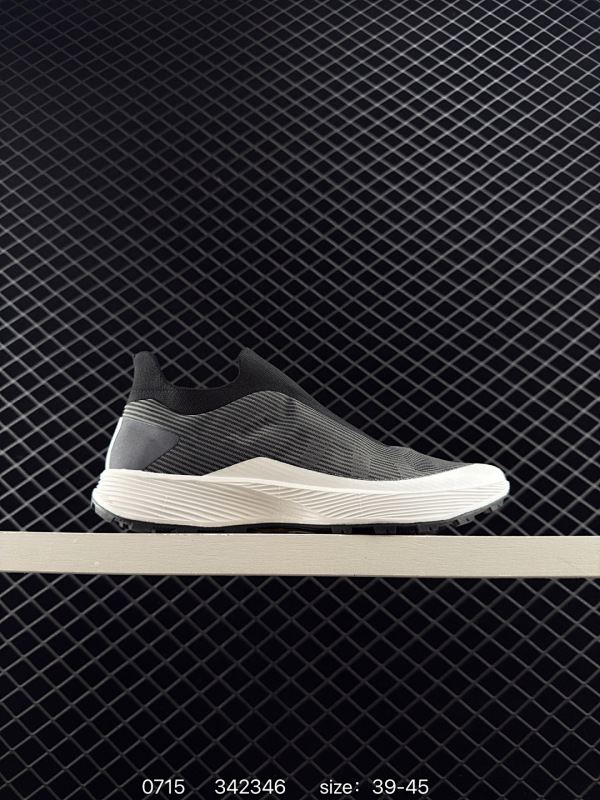 230 Arcteryx KONSEAL LT W  始祖鸟 此款鞋采用近几年比较流行的版型设计，外观时尚大气，鞋底采用耐磨的材质，穿上它，让您在平时生活和工作中都会感觉到舒适的体验 077218 4